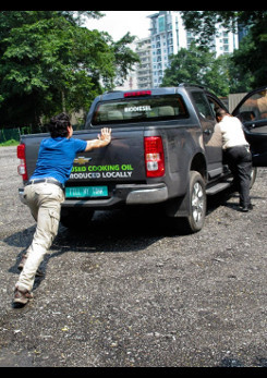 צפייה בסרט המלא - Fill My Tank : the green road trip of a lifetime