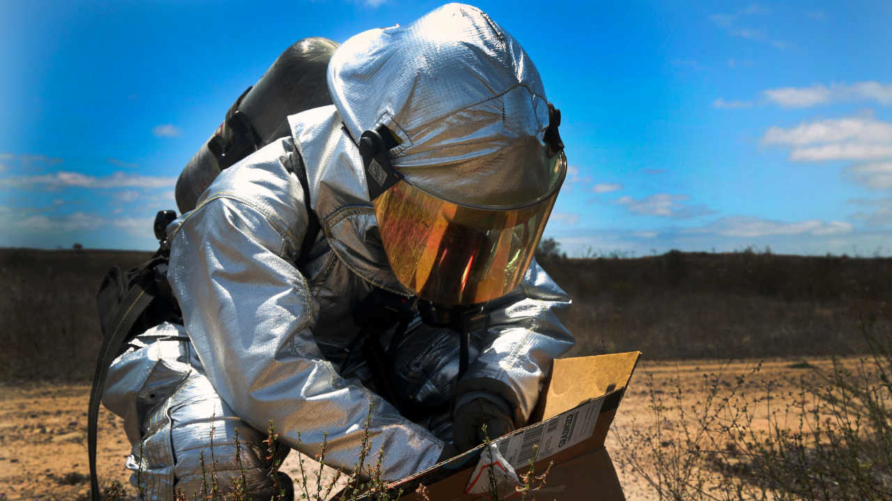 צפייה בסרט המלא - Bioterrorism: The Truth - לצפיה בטריילר