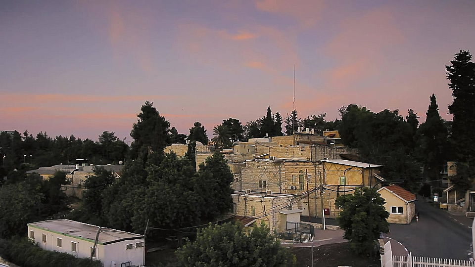 צפייה בסרט המלא נולד בדיר יאסין - צפייה בטריילר